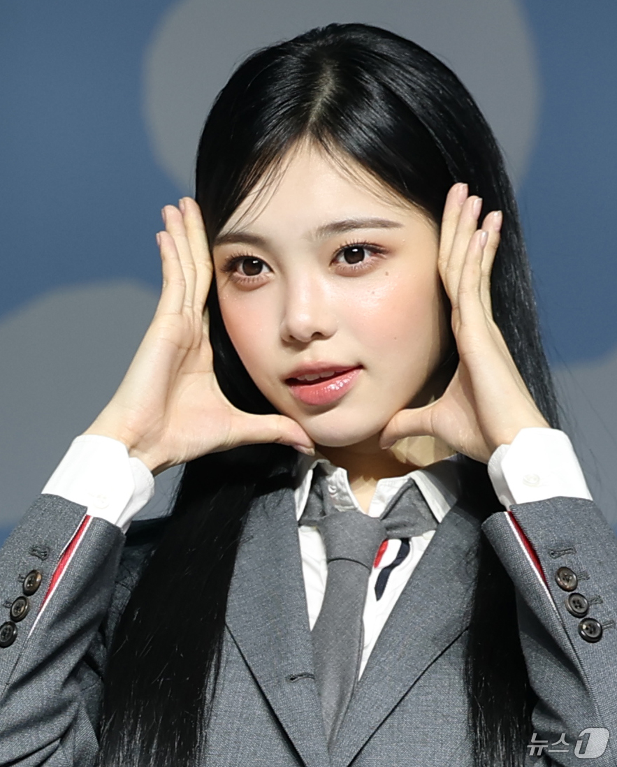 (서울=뉴스1) 권현진 기자 = 하츠투하츠(Hearts2Hearts) 이안이 20일 서울 용산구 블루스퀘어에서 가진 첫 미니앨범 ‘FOCUS’(포커스)를 발매 쇼케이스에서 포즈를 …