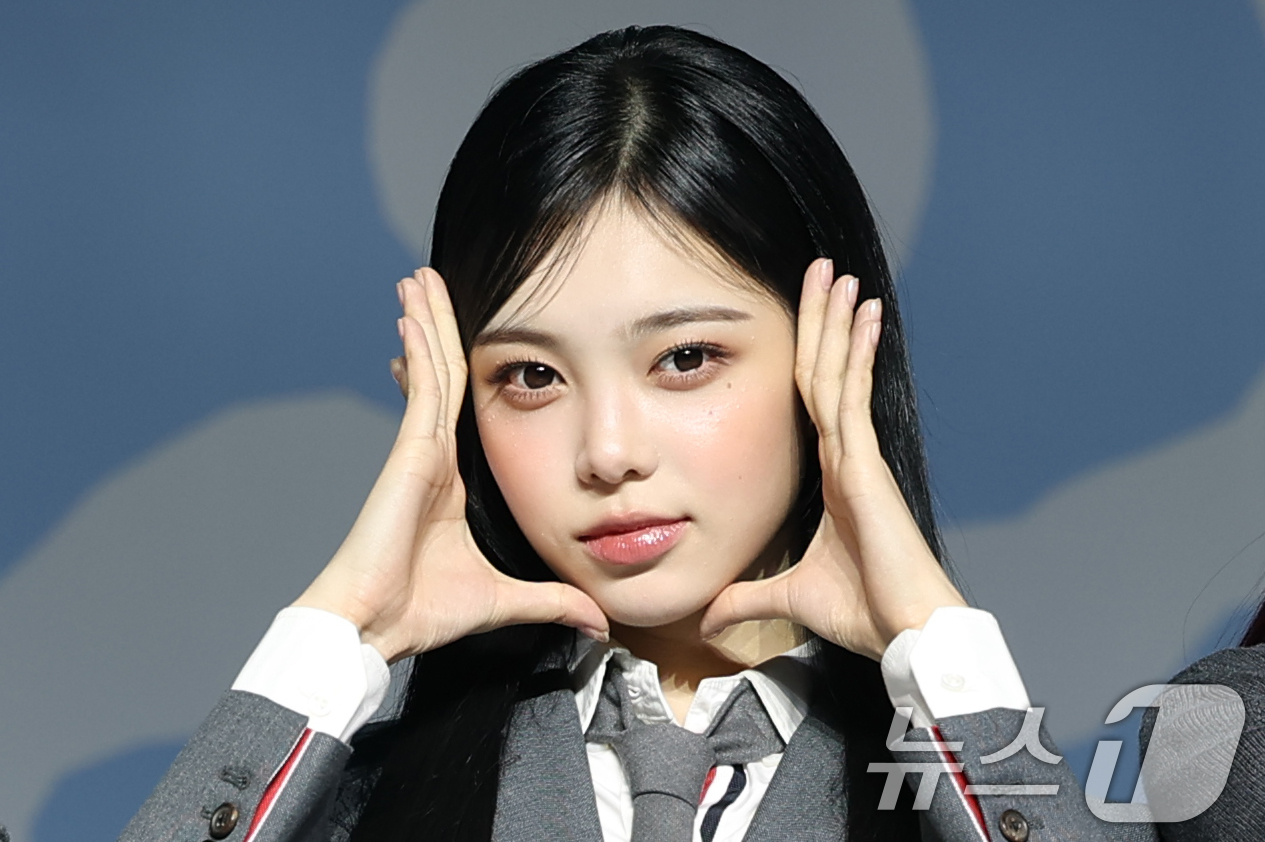 (서울=뉴스1) 권현진 기자 = 하츠투하츠(Hearts2Hearts) 이안이 20일 서울 용산구 블루스퀘어에서 가진 첫 미니앨범 ‘FOCUS’(포커스)를 발매 쇼케이스에서 포즈를 …