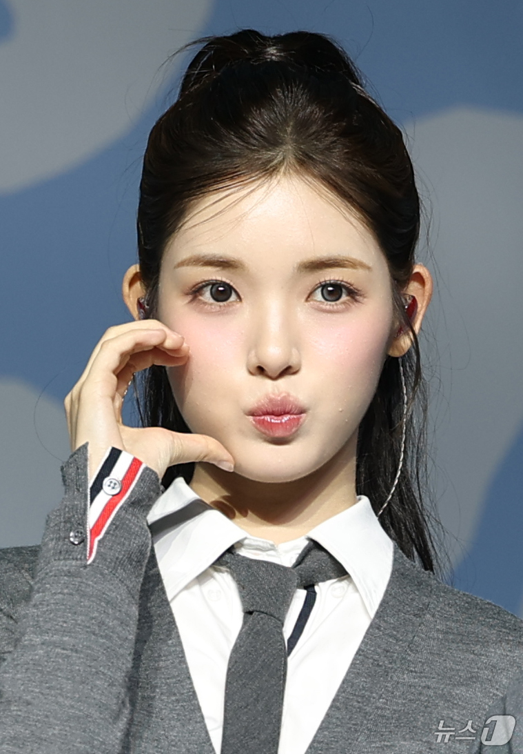 (서울=뉴스1) 권현진 기자 = 하츠투하츠(Hearts2Hearts) 유하가 20일 서울 용산구 블루스퀘어에서 가진 첫 미니앨범 ‘FOCUS’(포커스)를 발매 쇼케이스에서 포즈를 …