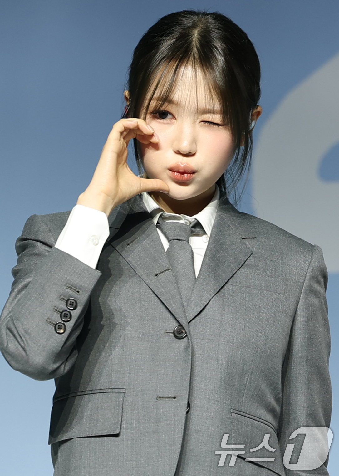 (서울=뉴스1) 권현진 기자 = 하츠투하츠(Hearts2Hearts) 예온이 20일 서울 용산구 블루스퀘어에서 가진 첫 미니앨범 ‘FOCUS’(포커스)를 발매 쇼케이스에서 포즈를 …