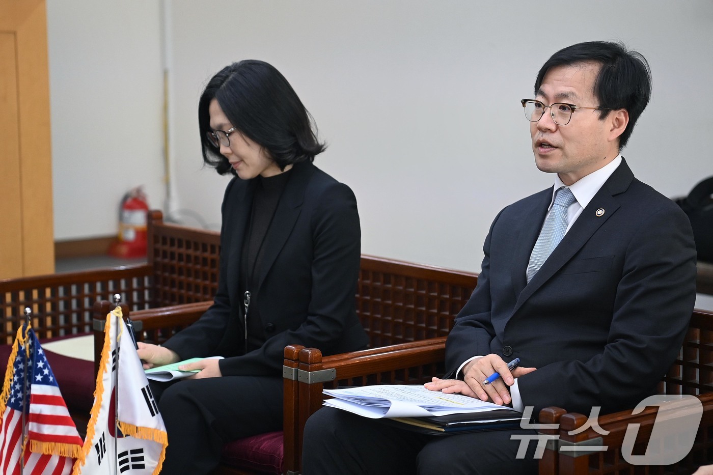 (서울=뉴스1) = 여한구 산업통상자원부 통상교섭본부장이 20일 서울 종로구 정부서울청사 외교부 접견실에서 그렉 지안포르테 미국 몬태나주 주지사를 비롯한 경제사절단과 면담을 나누고 …