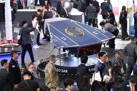 방산기업, 외국인 임원 채용하려면 정부 승인 받는다…9월부터 시행