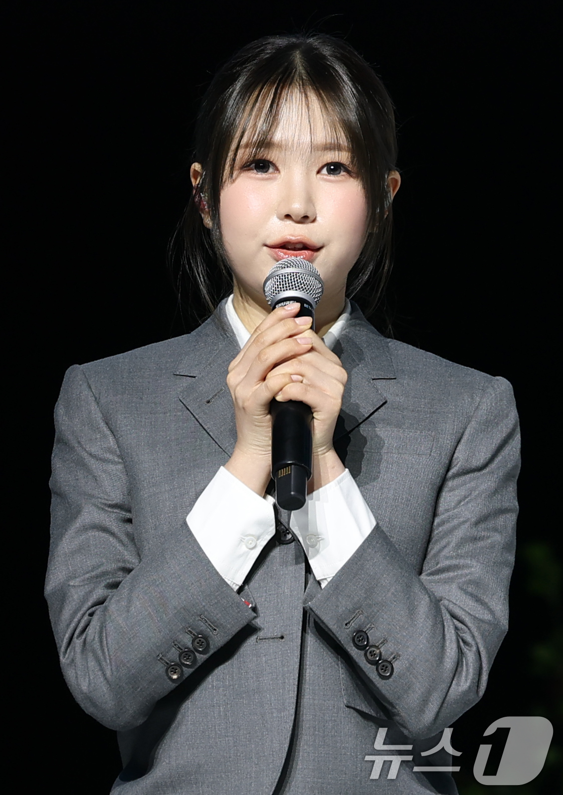 (서울=뉴스1) 권현진 기자 = 하츠투하츠(Hearts2Hearts) 예온이 20일 서울 용산구 블루스퀘어에서 가진 첫 미니앨범 ‘FOCUS’(포커스)를 발매 쇼케이스에서 인사말을 …