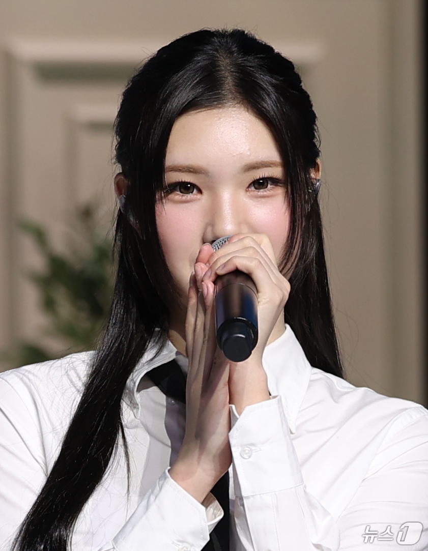 (서울=뉴스1) 권현진 기자 = 하츠투하츠(Hearts2Hearts) 주은이 20일 서울 용산구 블루스퀘어에서 가진 첫 미니앨범 ‘FOCUS’(포커스)를 발매 쇼케이스에서 인사말을 …