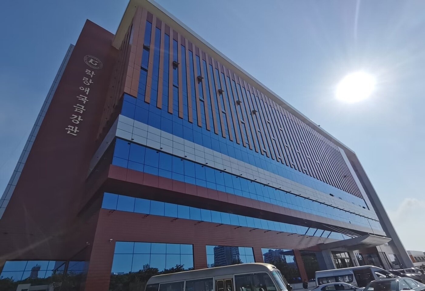 본문 이미지 - 북한 낙랑애국금강관 외관 모습.  &#40;중국 SNS &#39;샤오홍슈&#39; 갈무리&#41;