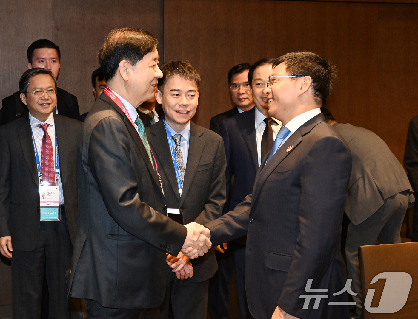 (서울=뉴스1) = 구윤철 경제부총리 겸 기획재정부 장관이 21일(현지시간) 인천 중구 인스파이어 리조트에서 아시아-태평양경제협력체(APEC) 재무장관회의 참석차 방한한 응우옌 반 …