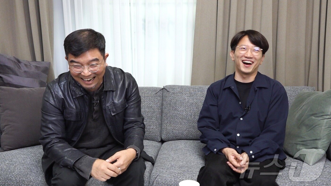 본문 이미지 - 정덕현 대중문화평론가&#40;왼쪽&#41;와 장태유 감독 / 뉴스1DB