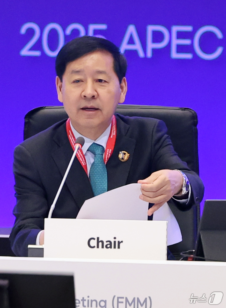 (인천=뉴스1) 황기선 기자 = 구윤철 경제부총리 겸 기획재정부 장관이 21일 오전 인천 중구 인스파이어 리조트에서 열린 '2025 APEC 재무장관회의 및 구조개혁장관회의'에서 …