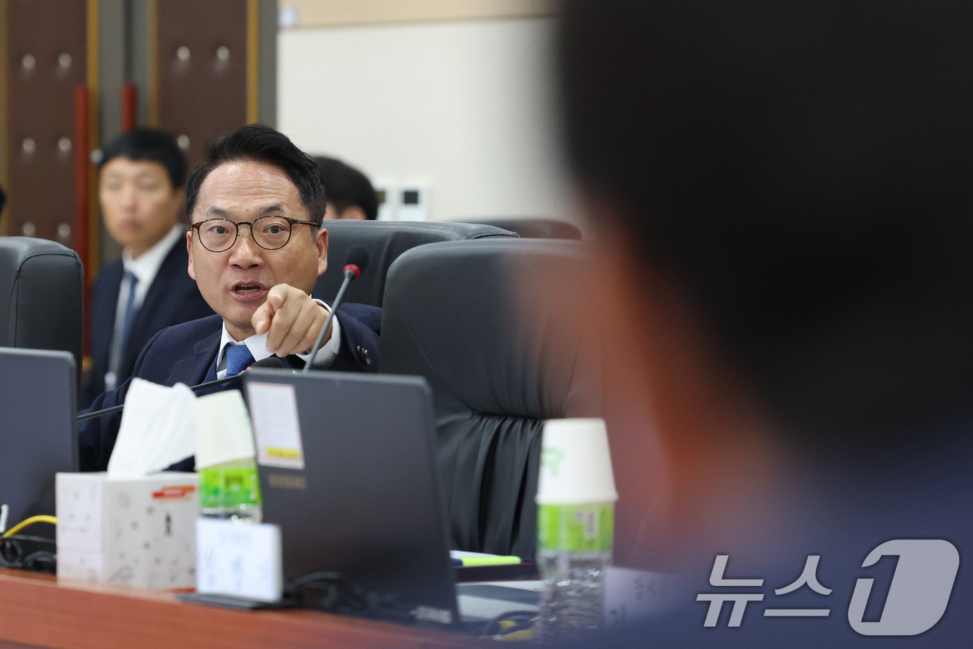 (용인=뉴스1) 김영운 기자 = 박선원 더불어민주당 의원이 21일 경기 용인시 육군지상작전사령부에서 열린 국회 국방위원회의 육군지상작전사령부에 대한 국정감사에서 발언을 하고 있다. …