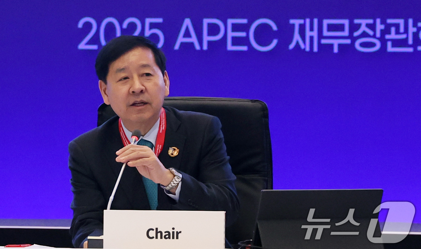 (인천=뉴스1) 황기선 기자 = 구윤철 경제부총리 겸 기획재정부 장관이 21일 오전 인천 중구 인스파이어 리조트에서 열린 '2025 APEC 재무장관회의 및 구조개혁장관회의'에서 …