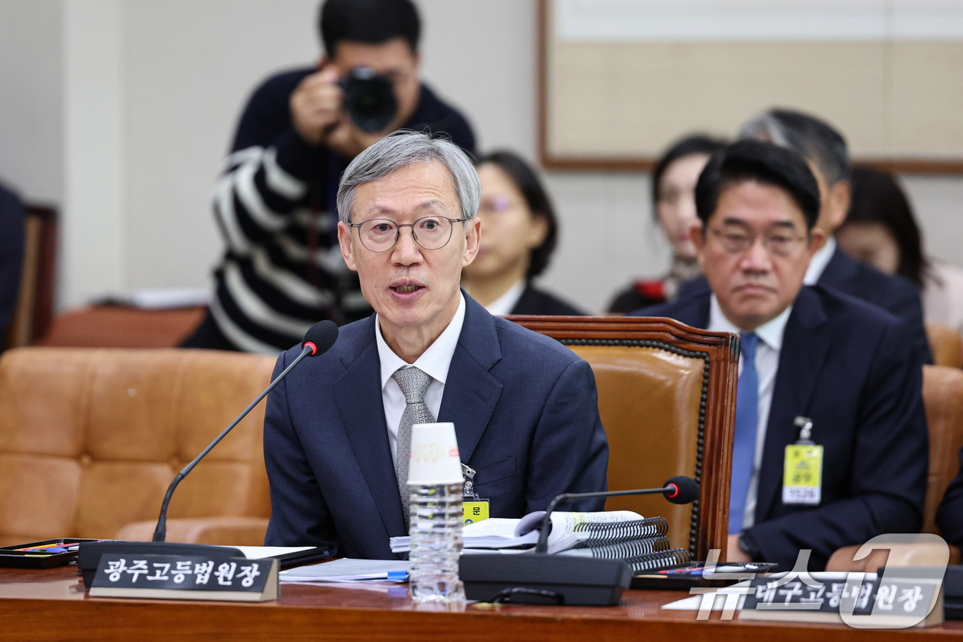 (서울=뉴스1) 이승배 기자 = 설범식 광주고등법원장이 21일 서울 여의도 국회에서 열린 법제사법위원회 대전고법 등에 대한 국정감사에 출석해 의원 질의에 답변하고 있다. 2025. …