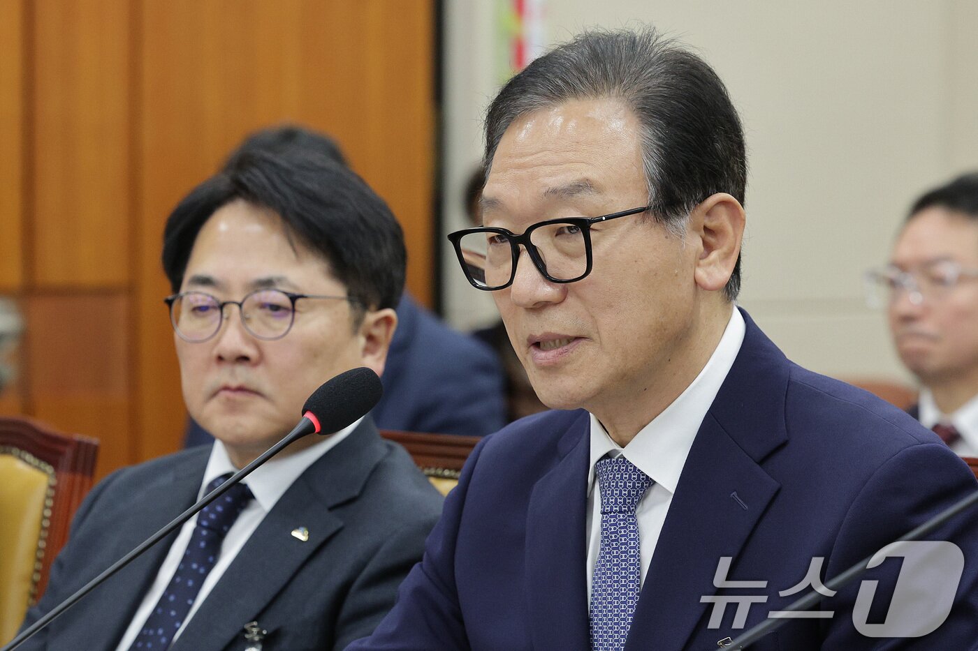 본문 이미지 - 이상중 한국인터넷진흥원장이 21일 서울 여의도 국회 과학기술정보방송통신위원회에서 열린 정보통신산업진흥원 등에 대한 국정감사에서 의원 질의에 답변하고 있다. 2025.10.21/뉴스1 ⓒ News1 신웅수 기자