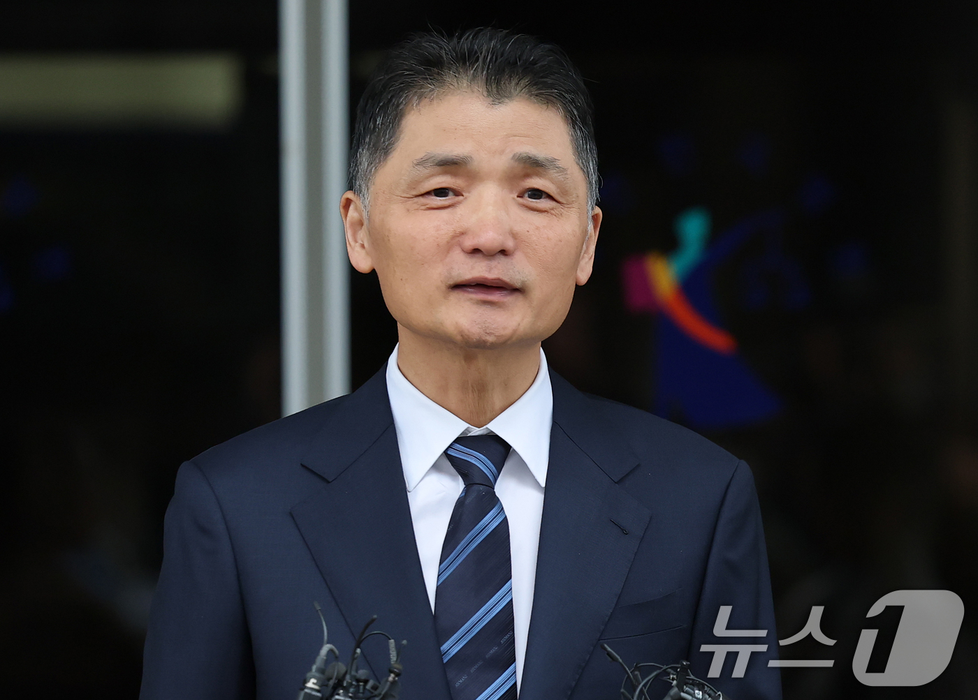 (서울=뉴스1) 오대일 기자 = 카카오 창업자 김범수 경영쇄신위원장이 21일 서울 양천구 서울남부지방법원에서 열린 자본시장법 위반 1심 선고 공판에서 무죄를 선고받은 후 심경을 밝 …