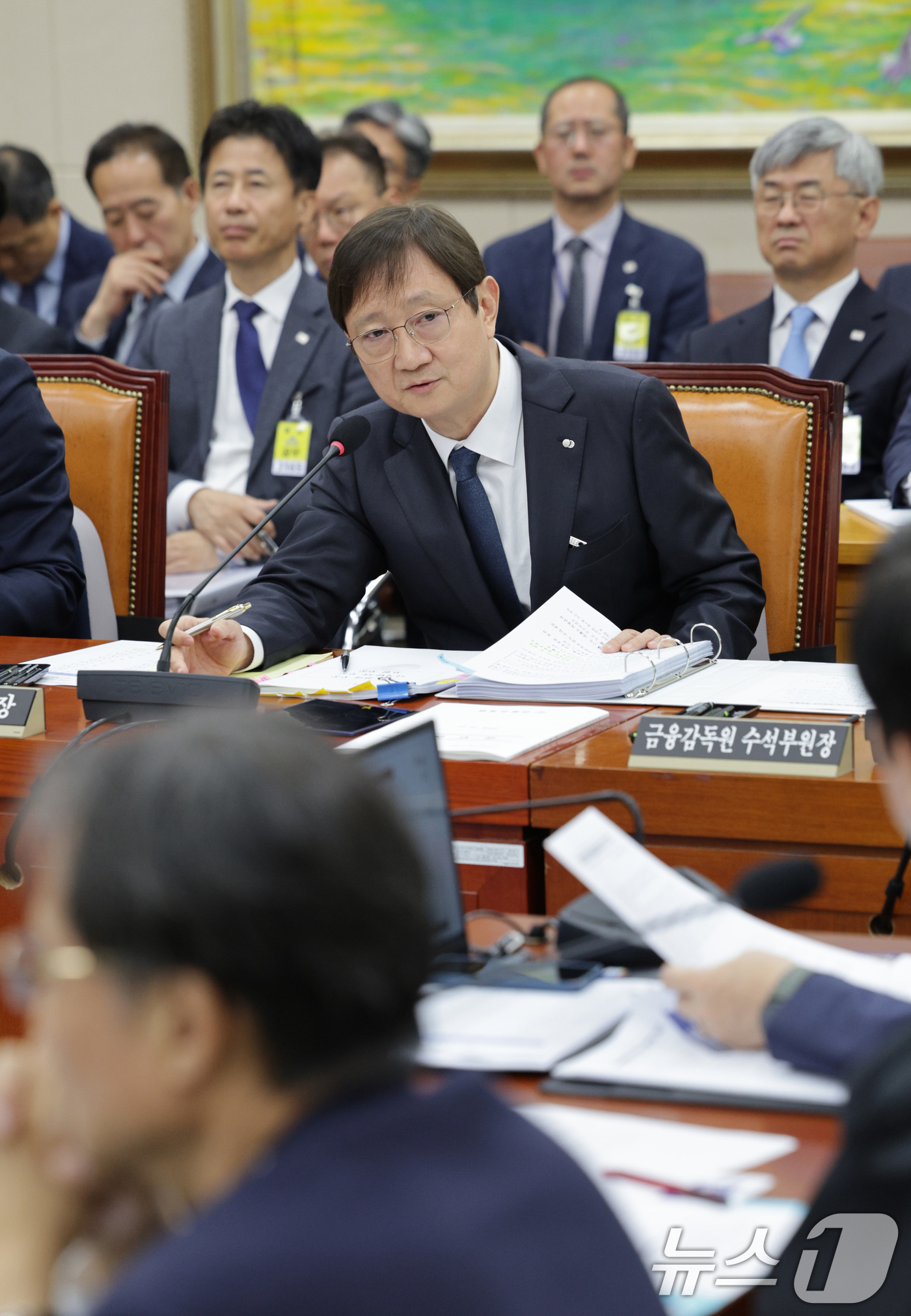 (서울=뉴스1) 신웅수 기자 = 이찬진 금융감독원장이 21일 서울 여의도 국회 정무위원회에서 열린 금융감독원 등에 대한 국정감사에서 의원 질의에 답변하고 있다. 2025.10.21 …