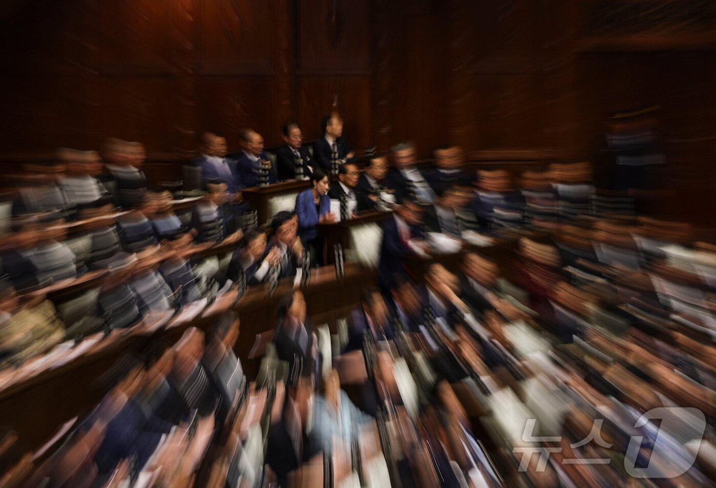 본문 이미지 - 다카이치 사나에 자민당 총재가 21일 임시국회에서 총리 지명 선거를 기다리고 있다. 2025.10.21 ⓒ 로이터=뉴스1 ⓒ News1 강민경 기자