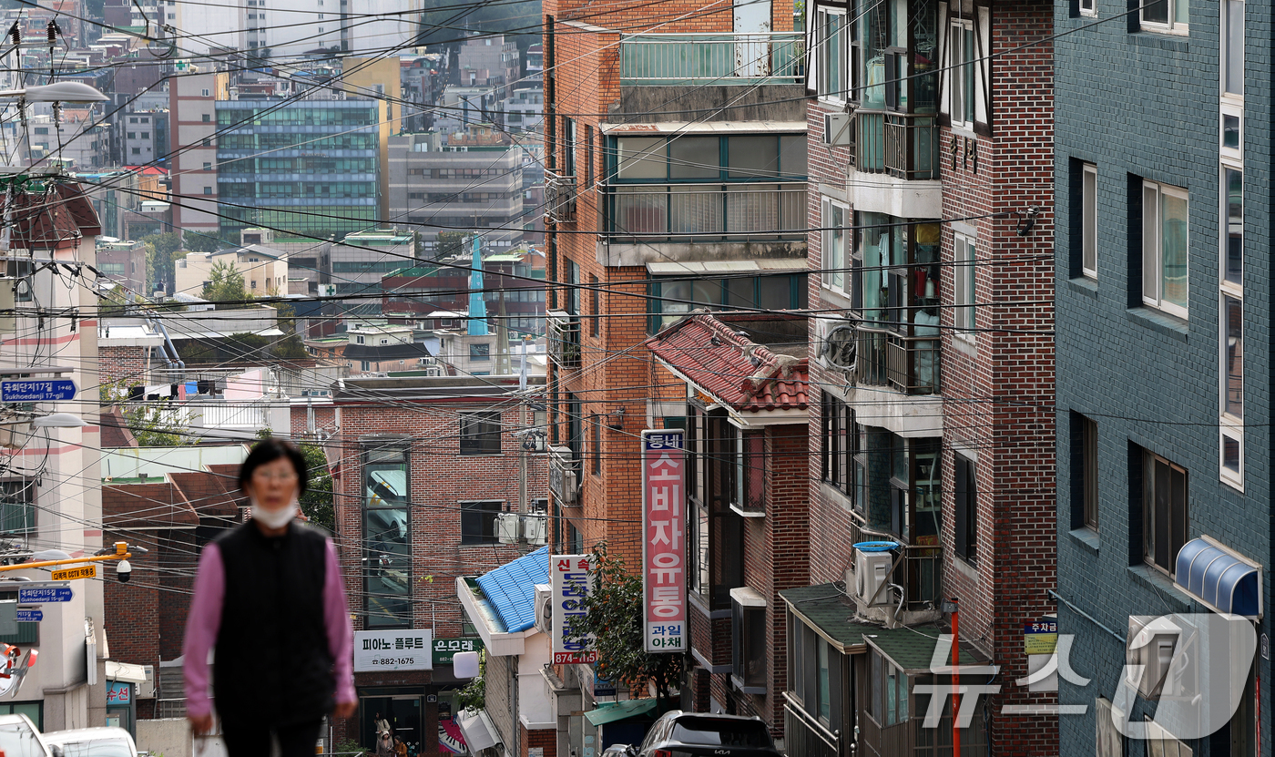(서울=뉴스1) 이호윤 기자 = 서울 전역과 경기도 남부 12개 지역에 토지거래허가제도(토허제) 시행되고 오피스텔과 빌라 등 비(非)아파트 시장이 상승세로 들어서고 있다. 오피스텔 …