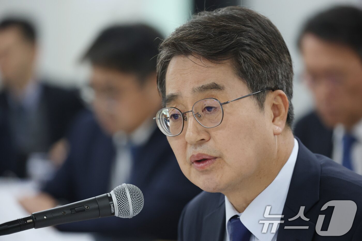 본문 이미지 - 김동연 경기도지사가 지난 10월 21일 경기 수원시 영통구 경기도청에서 열린 국회 행정안전위원회의 경기도에 대한 국정감사에서 의원 질의에 답하고 있다. 2025.10.21/뉴스1 ⓒ News1 김영운 기자