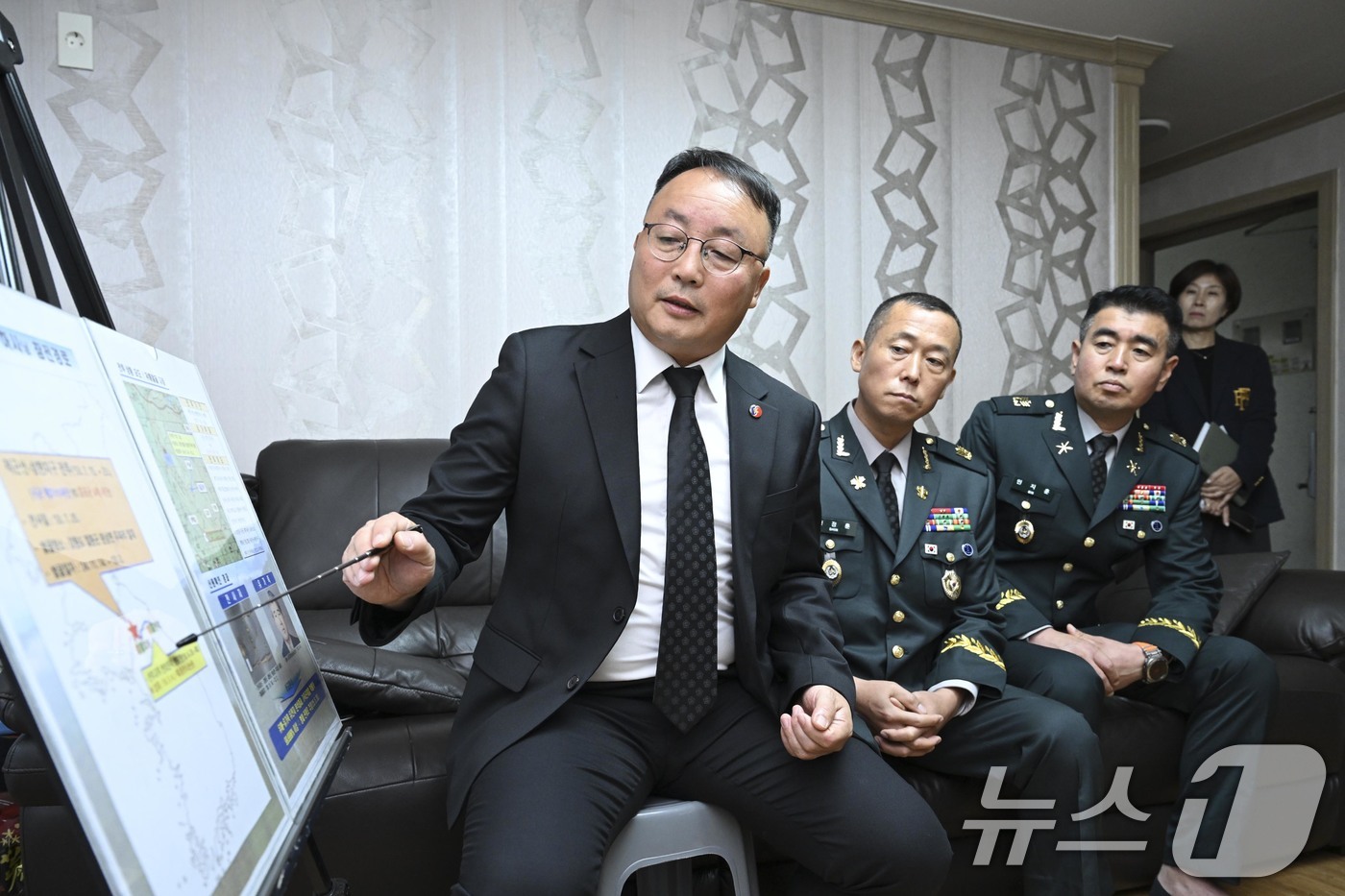 (서울=뉴스1) = 국방부 유해발굴감식단은 21일 6·25전쟁 당시 대한민국을 지키다 21세의 나이로 산화한 호국영웅 고 김문권 하사를 가족의 품으로 모셨다고 밝혔다.21일 광주광 …