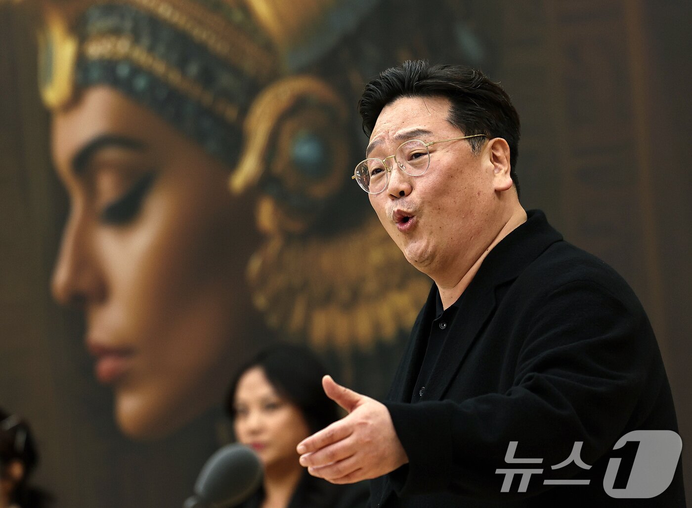 본문 이미지 - 21일 오후 서울 종로구 세종문화회관에서 열린 서울시오페라단 창단 40주년 기념 오페라 &#39;아이다&#39; 제작발표회에서 라다메스 역의 국윤종이 &#39;청아한 아이다&#39; 장면을 시연하고 있다. 2025.10.21/뉴스1 ⓒ News1 구윤성 기자