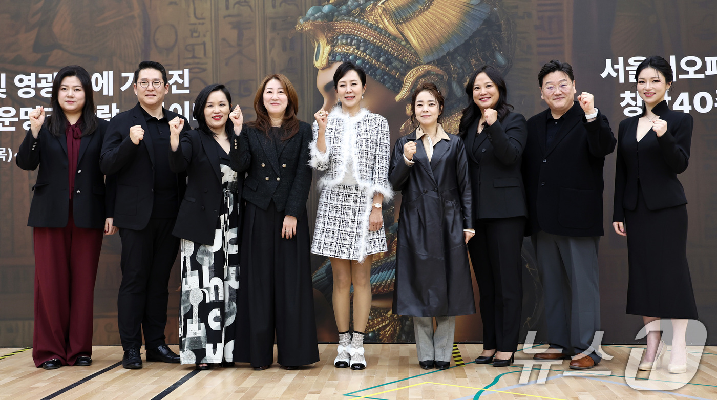 (서울=뉴스1) 구윤성 기자 = 21일 오후 서울 종로구 세종문화회관에서 열린 서울시오페라단 창단 40주년 기념 오페라 '아이다' 제작발표회에서 박혜진 예술감독 겸 단장 등 출연 …