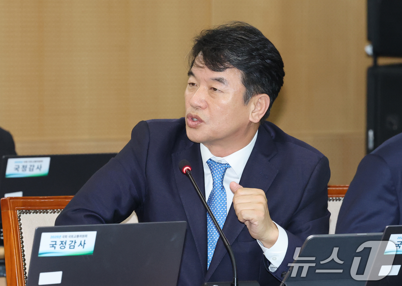 (대전=뉴스1) 김기태 기자 = 문진석 더불어민주당 의원이 21일 한국철도공사(코레일) 대전본사에서 열린 국회 국토교통위원회의 한국철도공사, 국가철도공단, (주)에스알 등에 대한 …