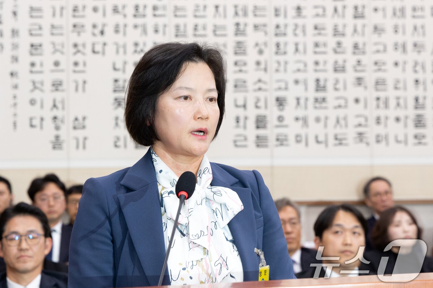 본문 이미지 - 정유미 법무연수원 연구위원&#40;전 창원지검장&#41;이 21일 서울 여의도 국회에서 열린 법제사법위원회 대전고검 등에 대한 국정감사에 출석해 의원 질의에 답변하고 있다. 2025.10.21/뉴스1 ⓒ News1 이승배 기자