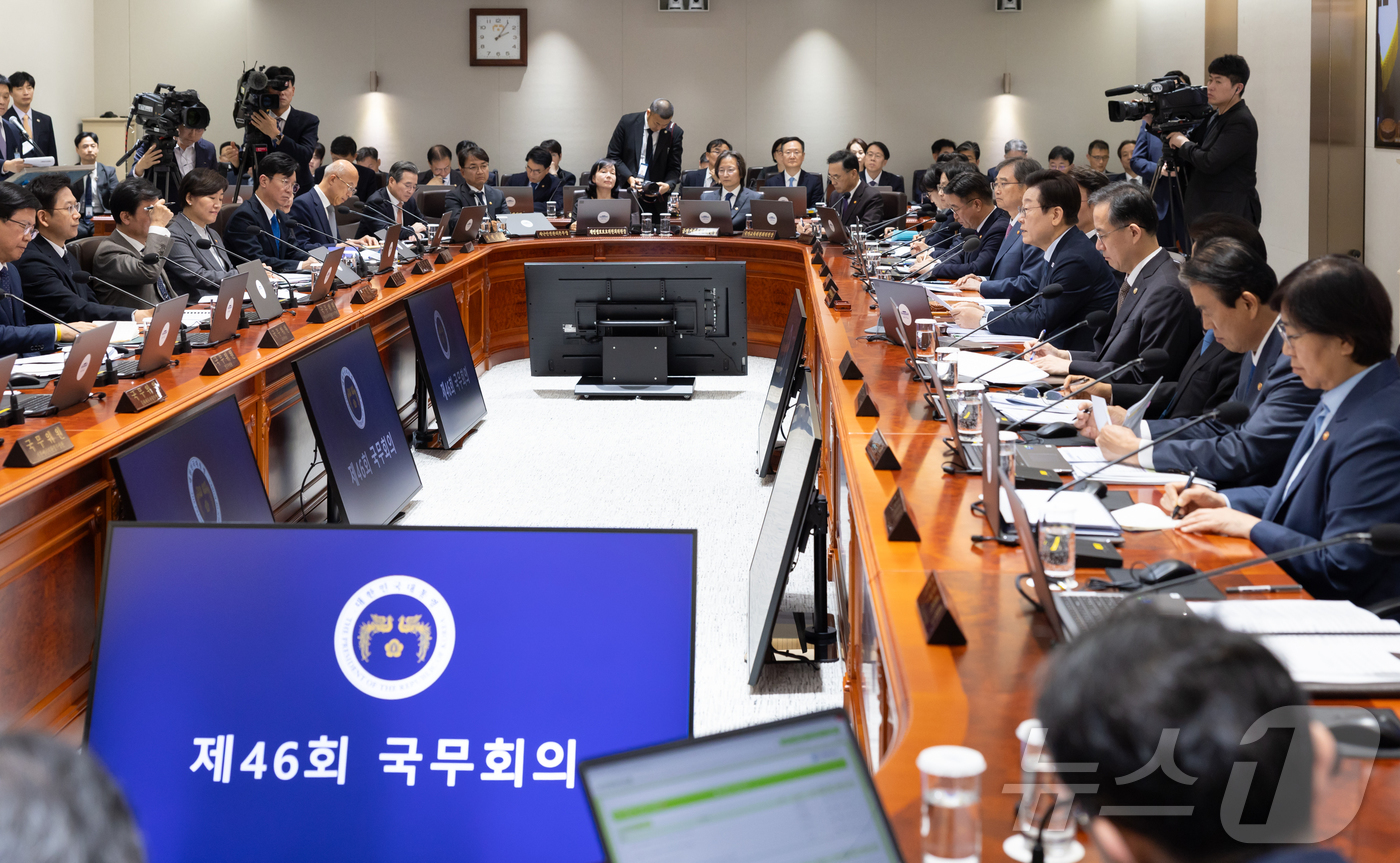 (서울=뉴스1) 이재명 기자 = 이재명 대통령이 21일 서울 용산 대통령실 청사에서 열린 국무회의에서 발언하고 있다. (대통령실 제공. 재판매 및 DB 금지)  2025.10.21 …