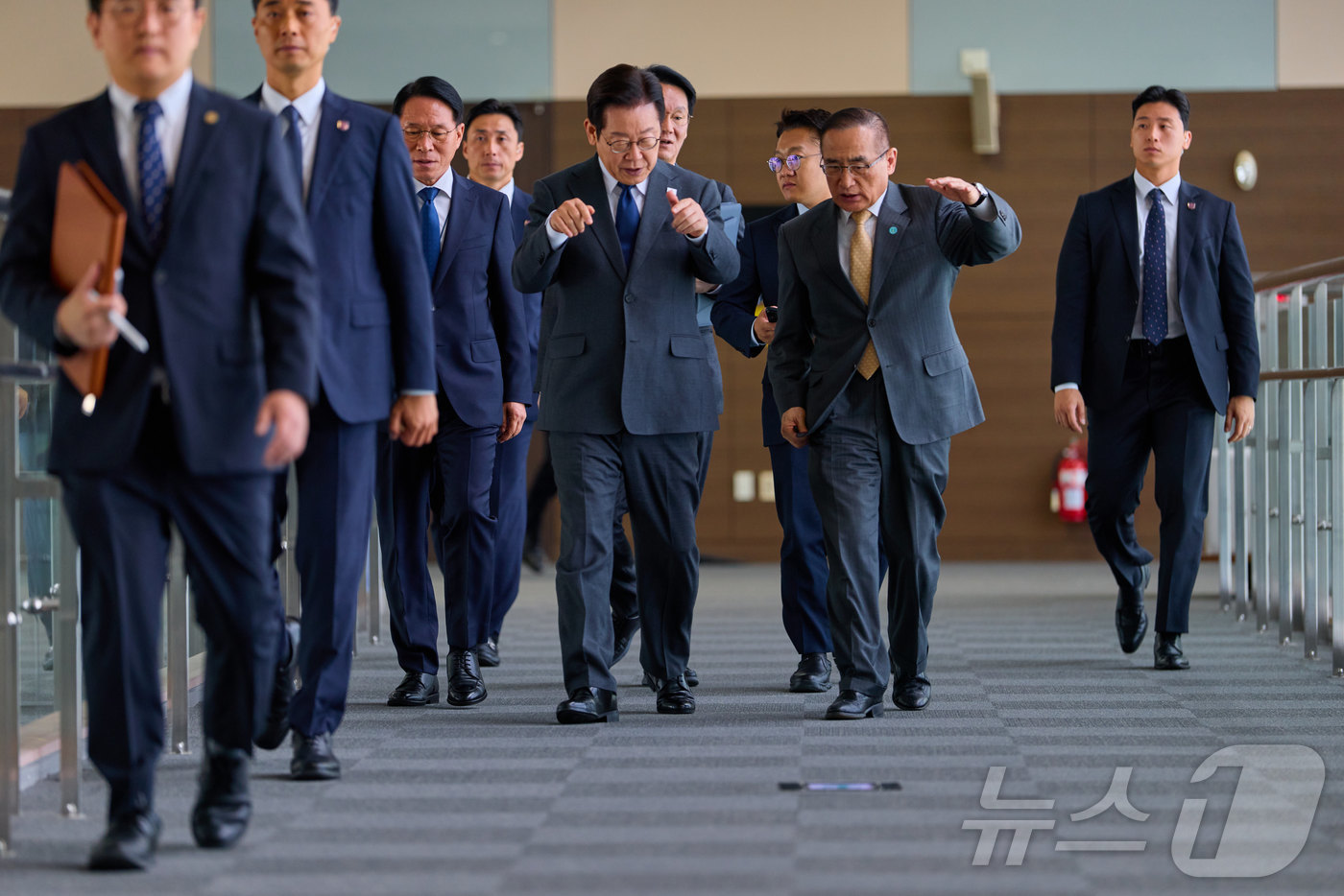 (서울=뉴스1) 이재명 기자 = 이재명 대통령이 지난 20일 경기 고양시 일산서구 킨텍스에서 열린 서울 ADEX 2025(서울 국제 항공우주 및 방위산업 전시회 2025)를 찾아 …
