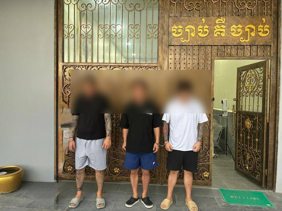 본문 이미지 - 캄보디아 현지 언론이 전한 한국인 피의자들 모습.(캄보디아 당국 홈페이지)