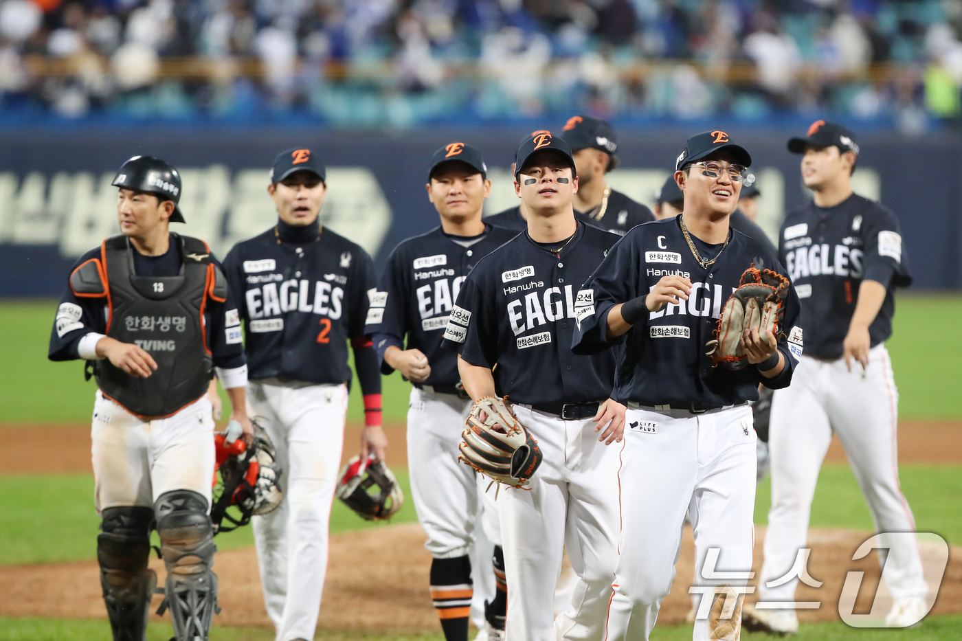 (대구=뉴스1) 공정식 기자 = 21일 오후 대구 삼성라이온즈파크에서 열린 프로야구 2025 신한 SOL뱅크 KBO 플레이오프 3차전 삼성 라이온즈와 한화 이글스의 경기, 5대 4 …