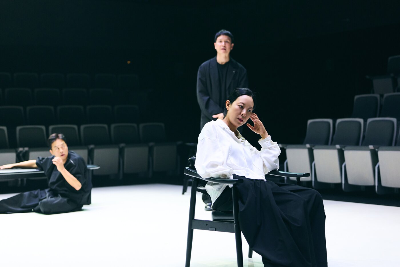 본문 이미지 - '유령들' 공연 사진(LG아트센터 제공)