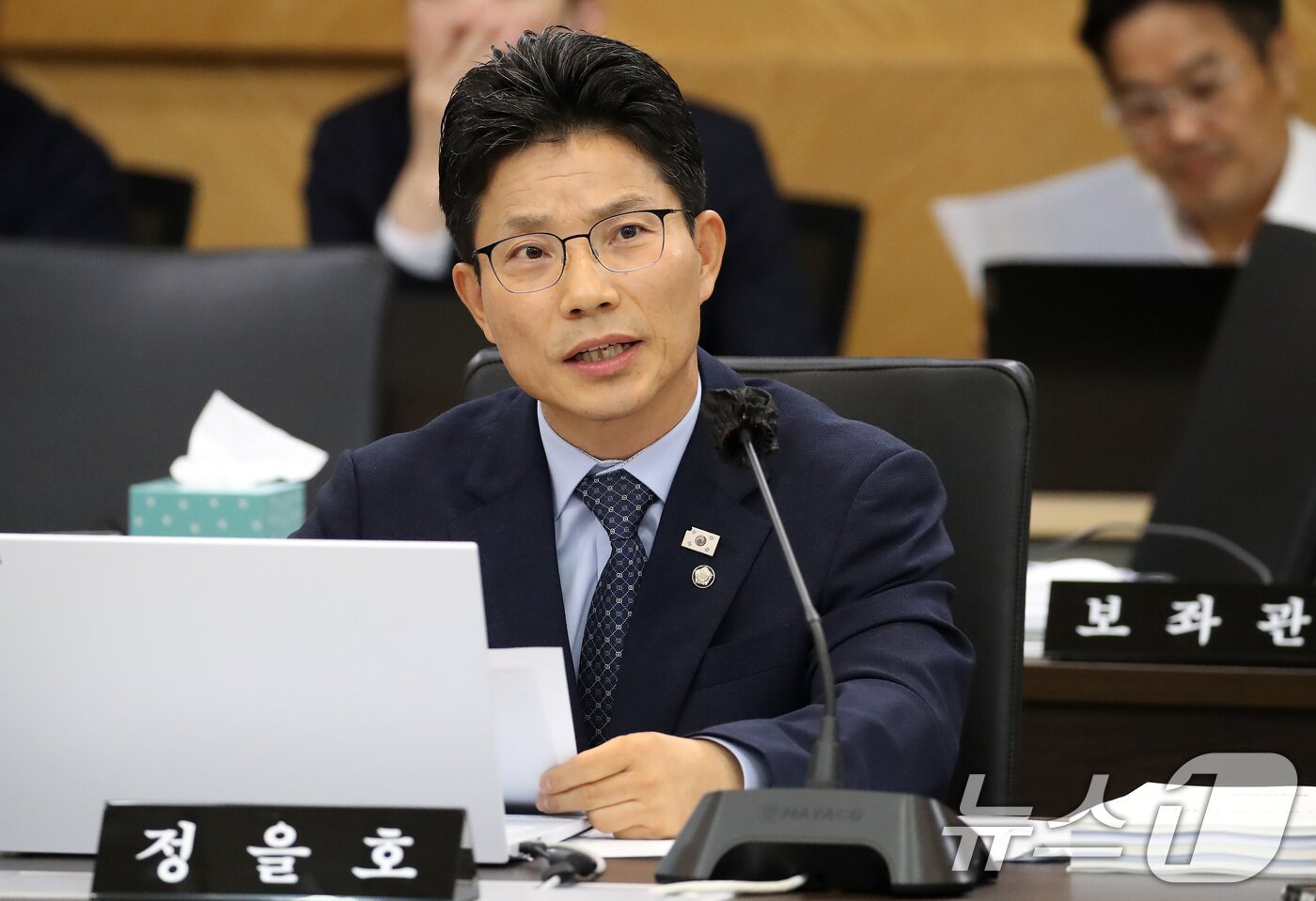 본문 이미지 - 22일 오전 대구시교육청에서 열린 국회 교육위원회의 경북대, 강원대, 경북대병원, 강원대병원, 경북대치과병원, 강릉원주대치과병원에 대한 국정감사에서 더불어민주당 정을호 의원이 질의하고 있다. 2025.10.22/뉴스1 ⓒ News1 공정식 기자
