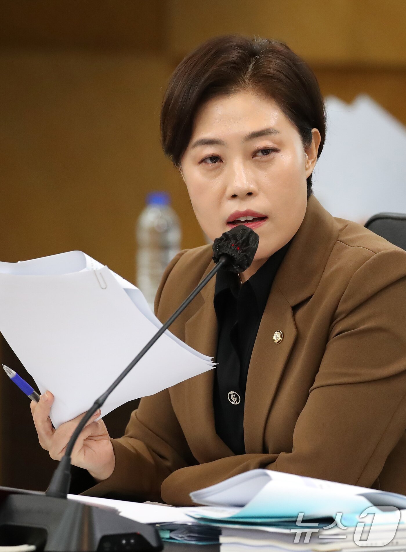 본문 이미지 - 22일 오전 대구시교육청에서 열린 국회 교육위원회의 경북대, 강원대, 경북대병원, 강원대병원, 경북대치과병원, 강릉원주대치과병원에 대한 국정감사에서 국민의힘 서지영 의원이 질의하고 있다. 2025.10.22/뉴스1 ⓒ News1 공정식 기자