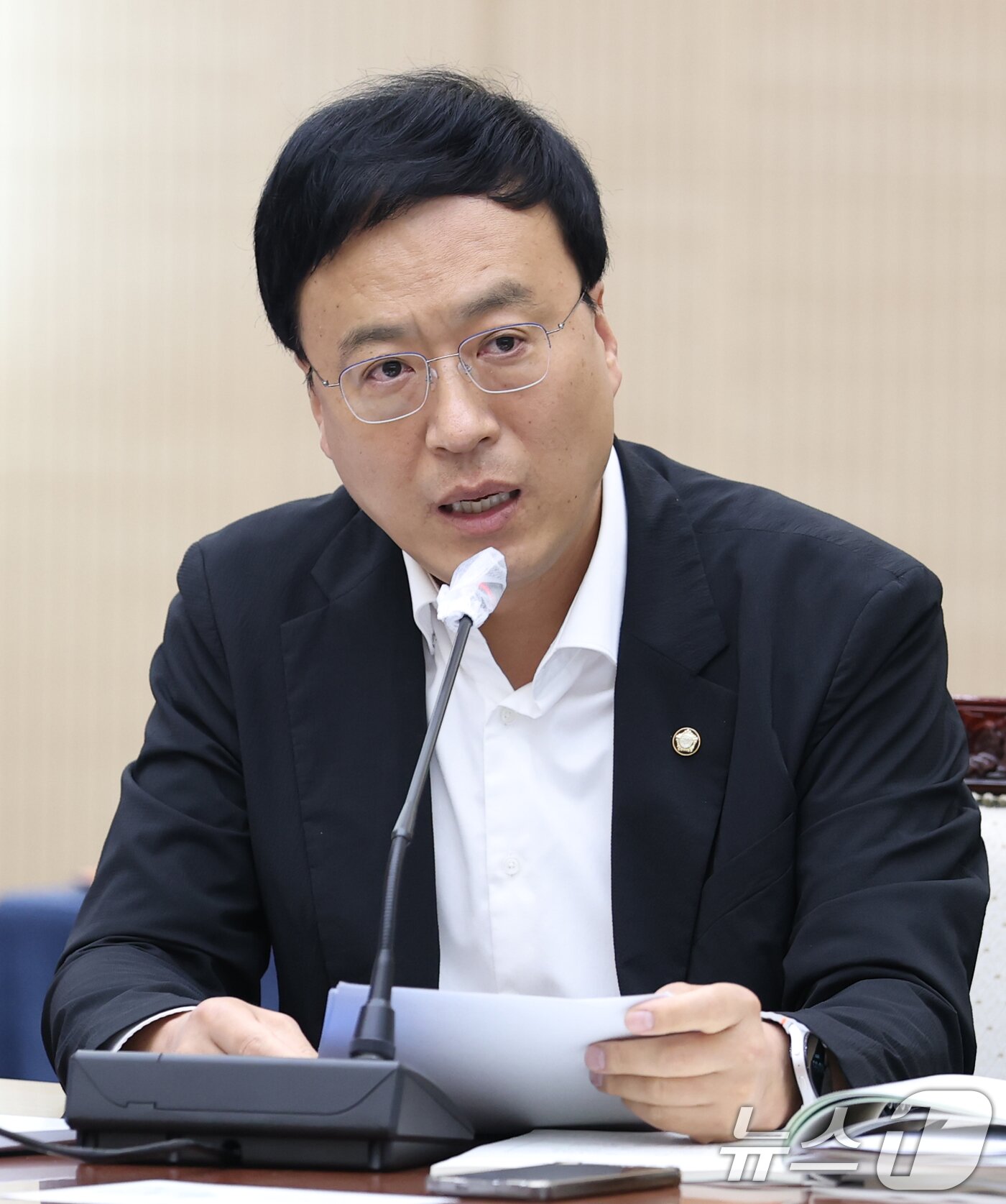 본문 이미지 - 정성국 국민의힘 의원이 22일 전북 전주시 전북대학교 진수당에 열린 국회 교육위원회 국정감사에서 질의를 하고 있다. 2025.10.22/뉴스1 ⓒ News1 유경석 기자