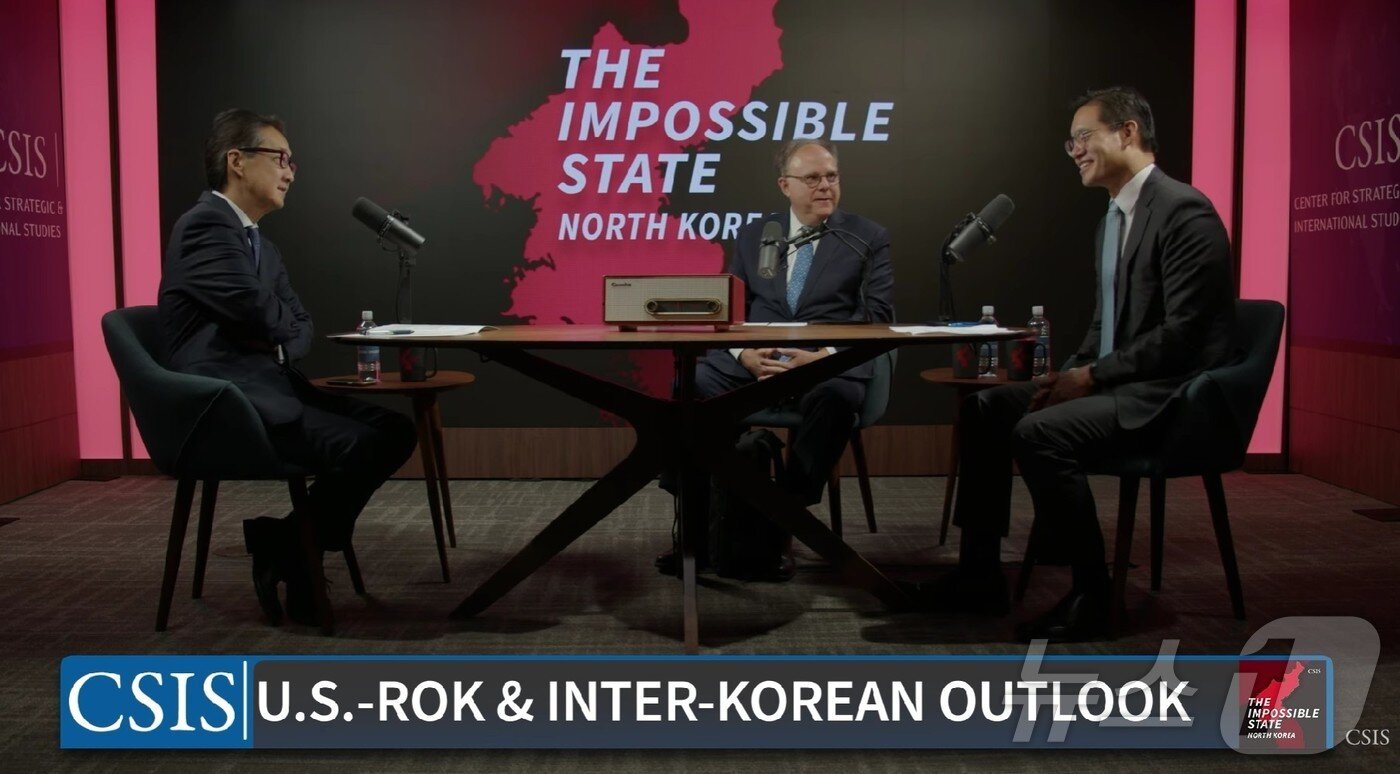 본문 이미지 - 21일(현지시간) 미 전략국제문제연구소(CSIS) 팟 캐스트에서 빅터 차 CSIS 한국석좌(사진 좌측부터)의 사회로 시드니 사일러 CSIS 선임고문, 앤드루 여 브루킹스연구소 한국석좌가 북미정상회담 가능성 등에 대담하고 있다. (CSIS 팟캐스트 캡처, 재판매 및 DB금지) ⓒ News1 류정민 특파원