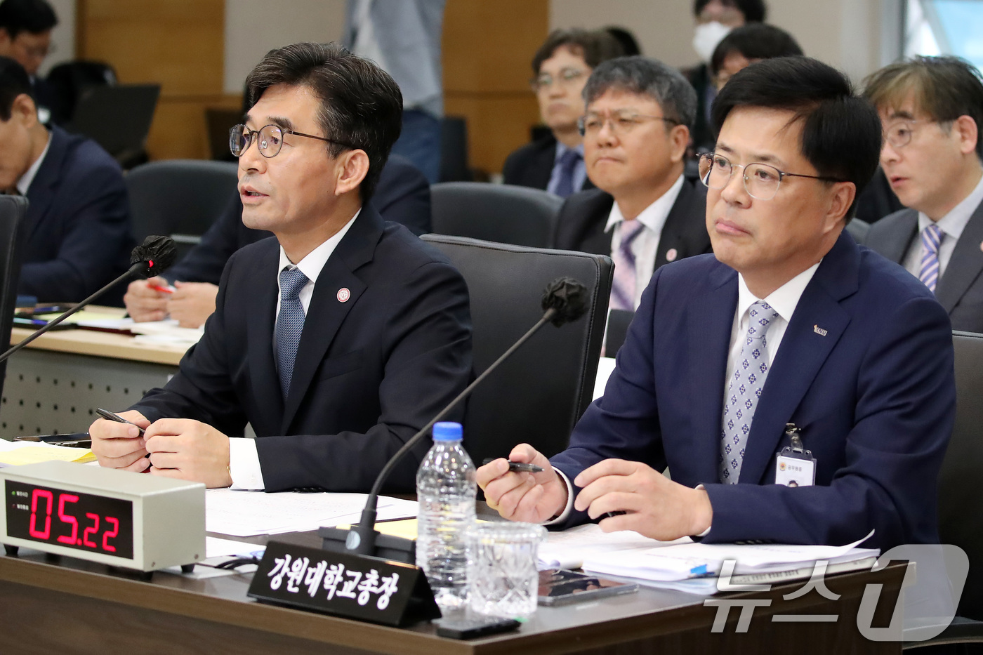 (대구=뉴스1) 공정식 기자 = 22일 오전 대구시교육청에서 열린 국회 교육위원회의 경북대, 강원대, 경북대병원, 강원대병원, 경북대치과병원, 강릉원주대치과병원에 대한 국정감사에서 …