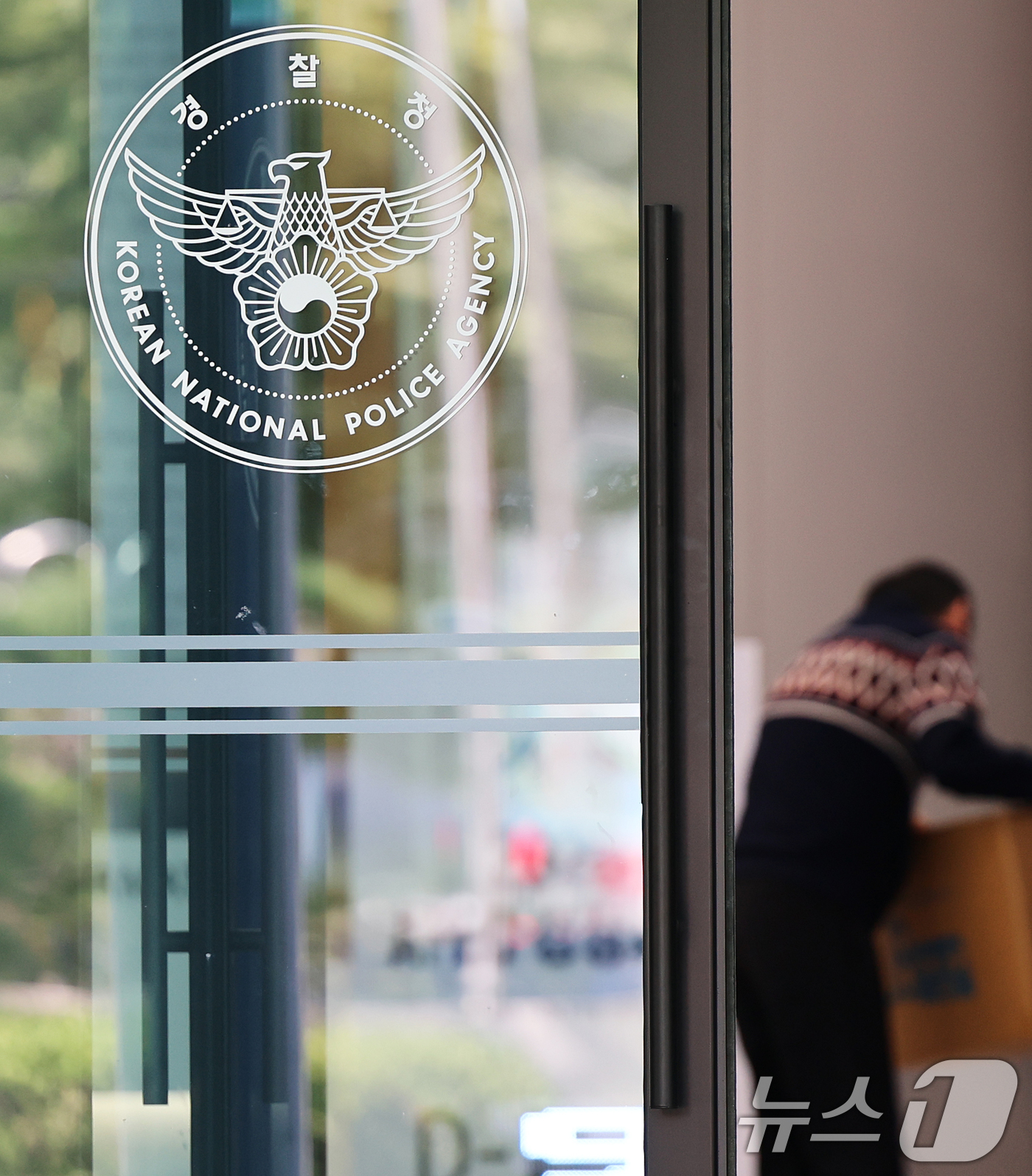 (서울=뉴스1) 오대일 기자 = 해병대 채모 상병 순직사건 관련 의혹을 수사하는 이명현 특별검사팀이 22일 경찰청 국가수사본부와 경북경찰청 등 수사 관련자 10여명에 대한 압수수색 …