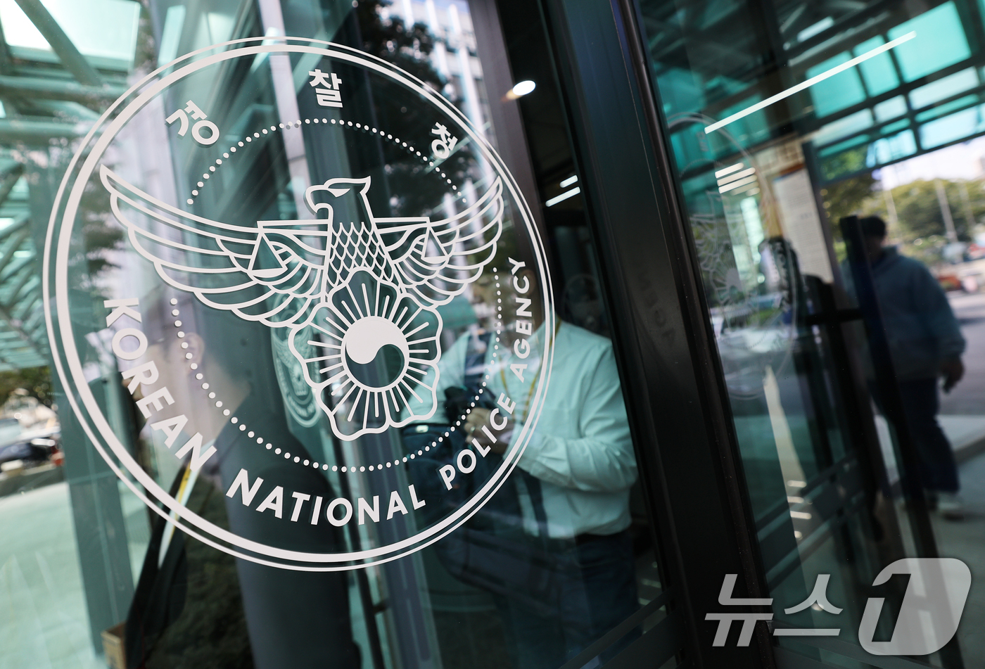 (서울=뉴스1) 오대일 기자 = 해병대 채모 상병 순직사건 관련 의혹을 수사하는 이명현 특별검사팀이 22일 경찰청 국가수사본부와 경북경찰청 등 수사 관련자 10여명에 대한 압수수색 …