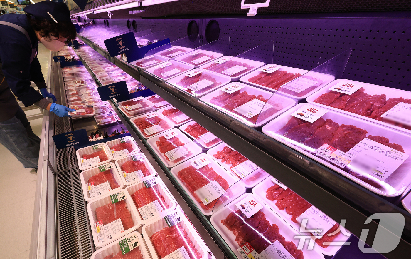 (서울=뉴스1) 이호윤 기자 = 한국은행이 발표한 9월 생산자물가지수가 전월 대비 0.4% 오르며 한 달 만에 상승세로 전환됐다. 농림수산품은 전월 대비 0.4% 오르며 품목별로 …