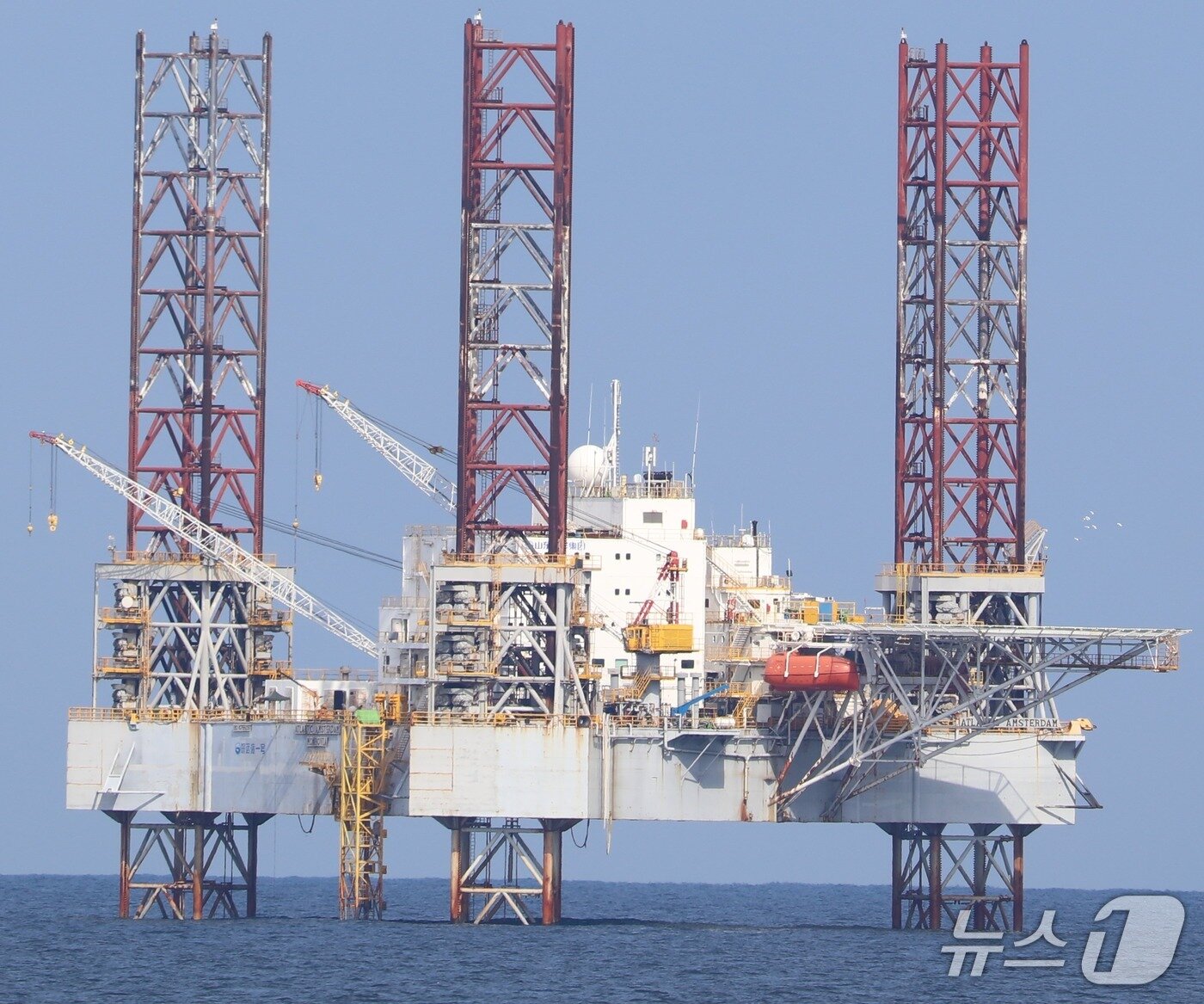 본문 이미지 - 중국이 서해의 한중 PMZ에 사전 협의 없이 무단 설치한 양식장 플랜트.(이병진 의원실 제공.재판매 및 DB금지)