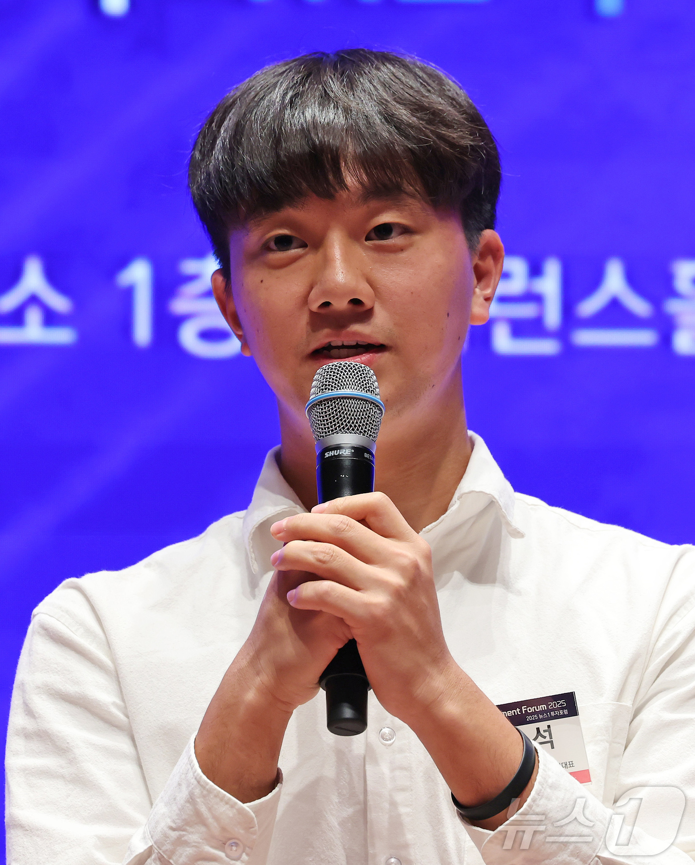 (서울=뉴스1) 장수영 기자 = 유민석 한국외대 포스트레이드 학생대표가 22일 서울 여의도 한국거래소에서 열린 2025 뉴스1 투자포럼(NIF)에서 MZ가 바라본 코스피 5000시 …