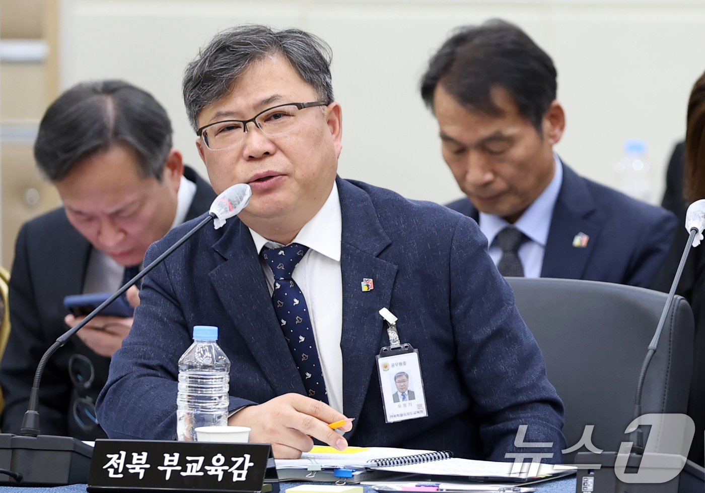 (전주=뉴스1) 유경석 기자 = 유정기 전북특별자치도교육감 권한대행이 22일 전북 전주시 전북대학교 진수당에 열린 국회 교육위원회 국정감사에서 질의에 답변을 하고 있다. 2025. …