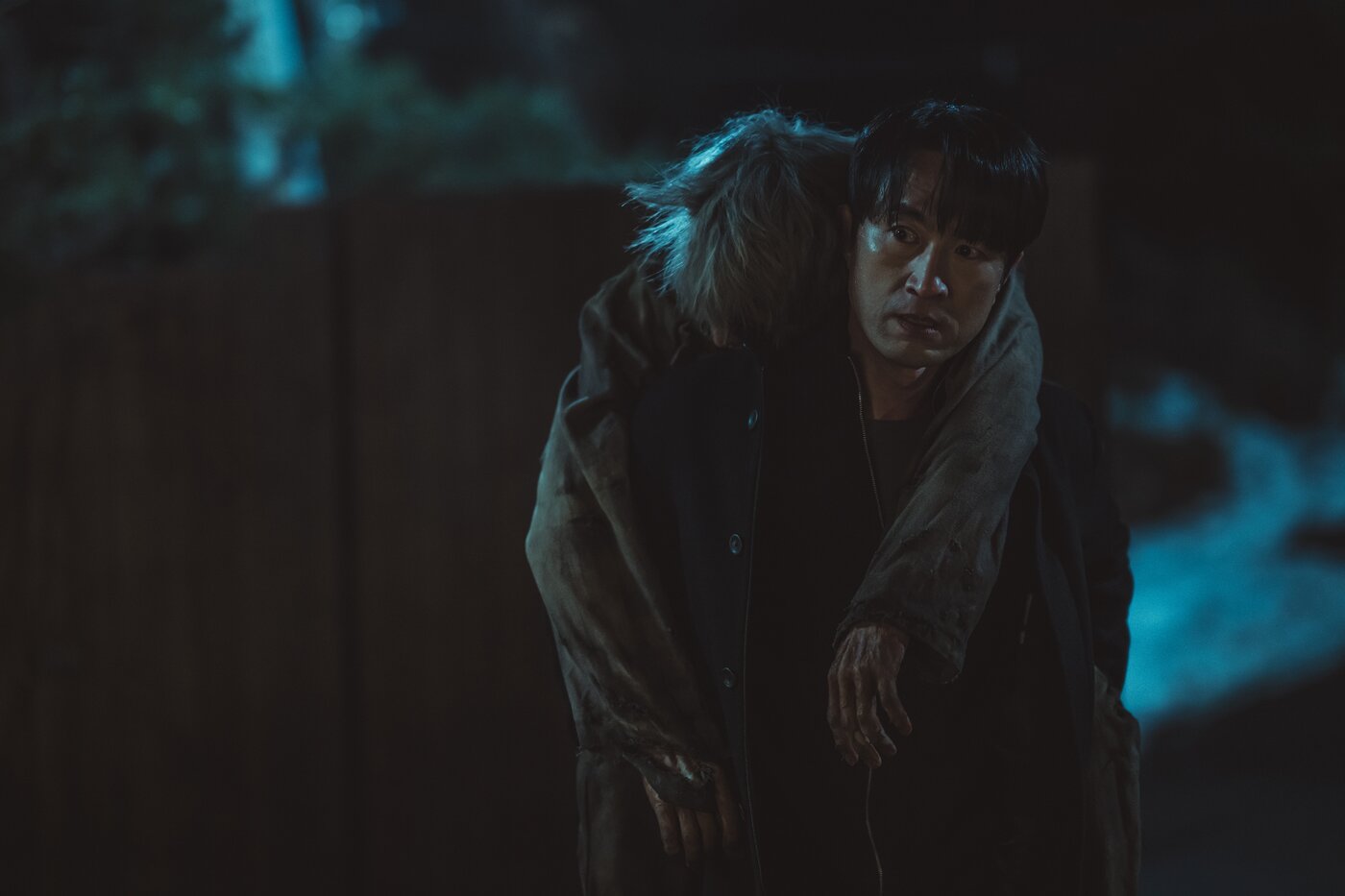 본문 이미지 - '구원자' 스틸