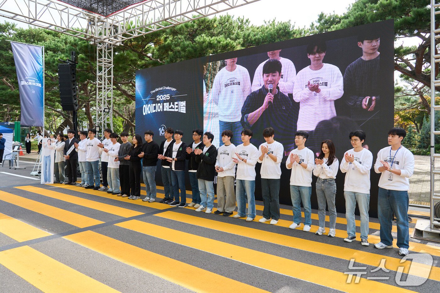 본문 이미지 - 22일 경기 화성 소재 현대자동차·기아 남양연구소에서 열린 임직원 대상 아이디어 경연대회 &#39;2025 아이디어 페스티벌&#39; 본선에 출전한 연구원들의 모습&#40;현대차·기아 제공&#41;. 2025.10.22.