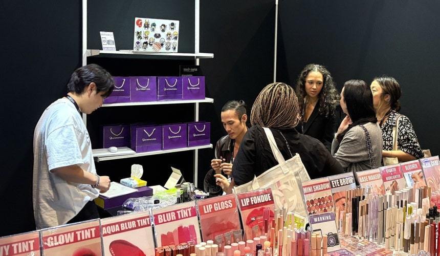 본문 이미지 - 씨앤씨인터내셔널이 17~18일&#40;현지시간&#41; 미국 뉴욕 자비츠 센터에서 열린 &#39;메이크업 인 뉴욕 2025&#39;에 참가했다.&#40;씨앤씨인터내셔널제공&#41;