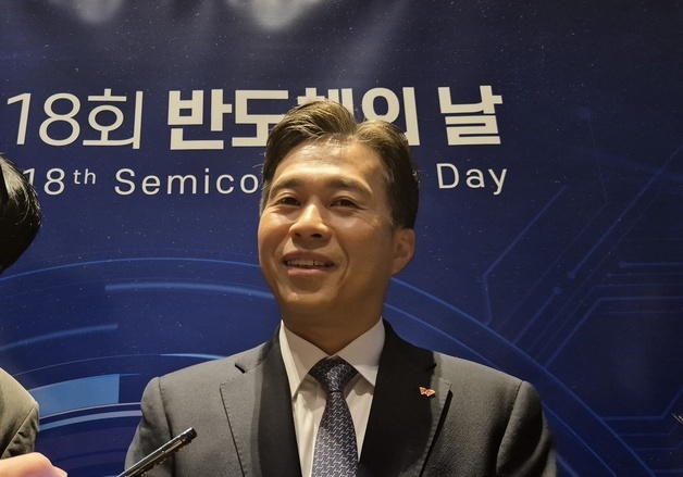 SK하이닉스 "올해 하반기 美 ADR 상장 목표…가치 재평가 일환"