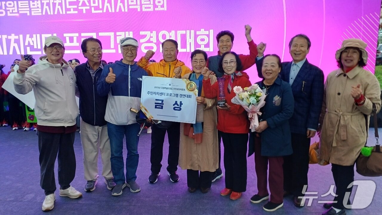 본문 이미지 - 홍천군은 최근 동해웰빙레포츠타운 일원에서 열린 &#39;강원도 주민자치박람회&#39;에서 3개 부문 수상하며 뛰어난 자치 역량을 입증했다.&#40;홍천군 제공. 재판매 및 DB금지&#41;/뉴스1