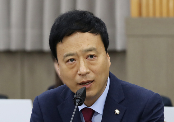 정성국, 지역구 시구의원에게 수천만원 대 정치 후원금 받아