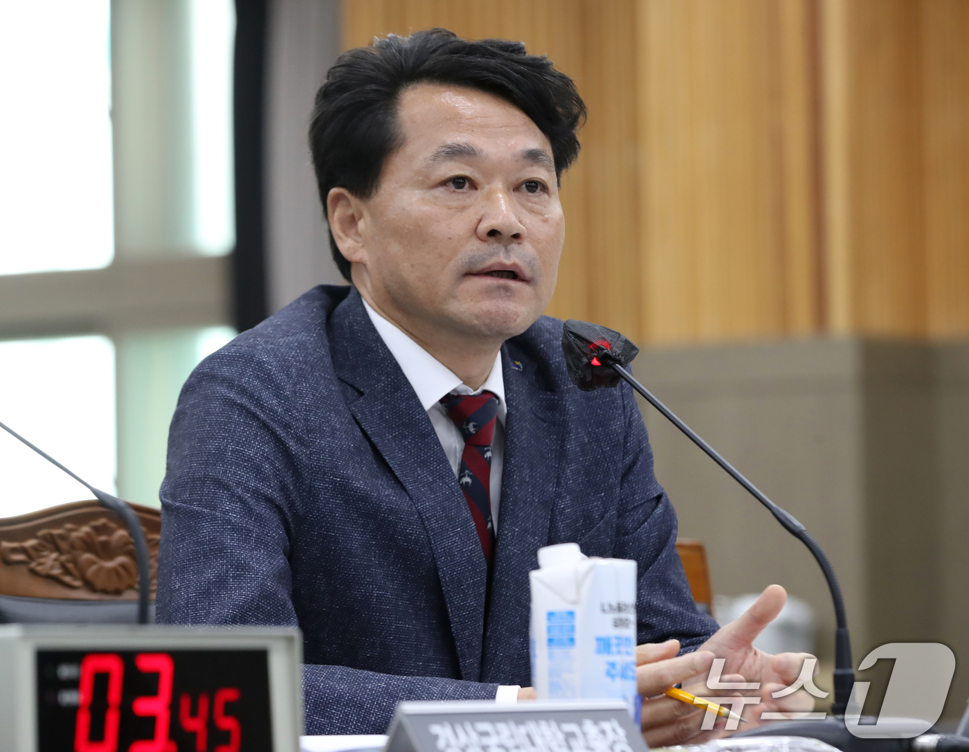 (창원=뉴스1) 윤일지 기자 = 안성기 경상국립대병원장이 23일 경남 창원 성산구 경남교육청에서 열린 국회 교육위원회의 경상국립대, 부산대, 경상국립대병원, 부산대병원, 부산대치과 …