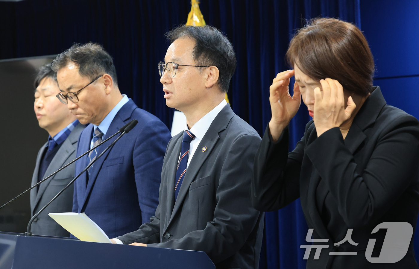 (서울=뉴스1) 임세영 기자 = 김영수 국무조정실 국무1차장이 23일 서울 종로구 정부서울청사에서 이태원 참사 합동감사 결과 브리핑을 하고 있다. 2025.10.23/뉴스1